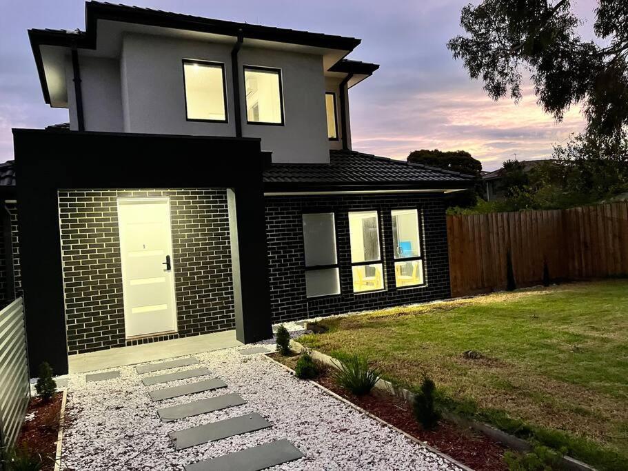 Brand New Modern 2 Bedroom Guesthouse At Airport! Melbourne Exterior photo