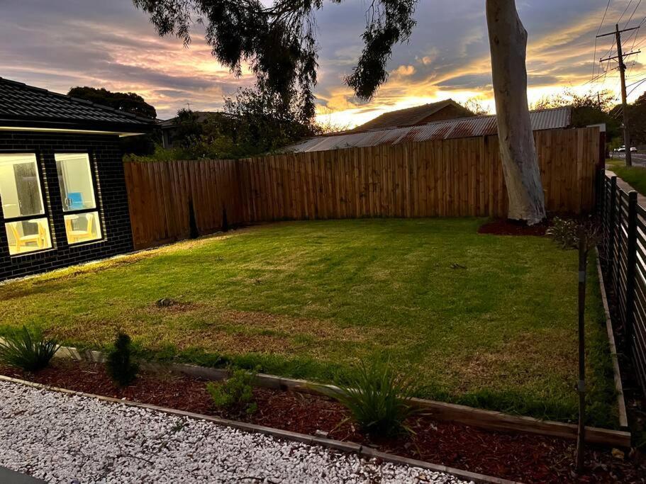 Brand New Modern 2 Bedroom Guesthouse At Airport! Melbourne Exterior photo